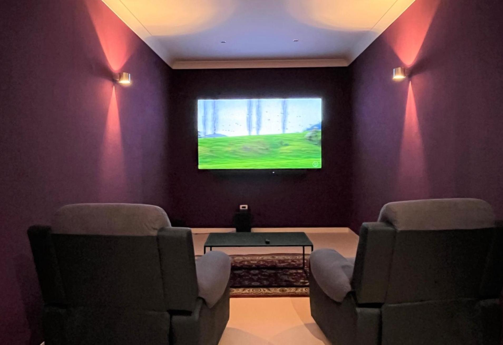 Large Luxury Apartment Located Right In Town Taupomeer Buitenkant foto