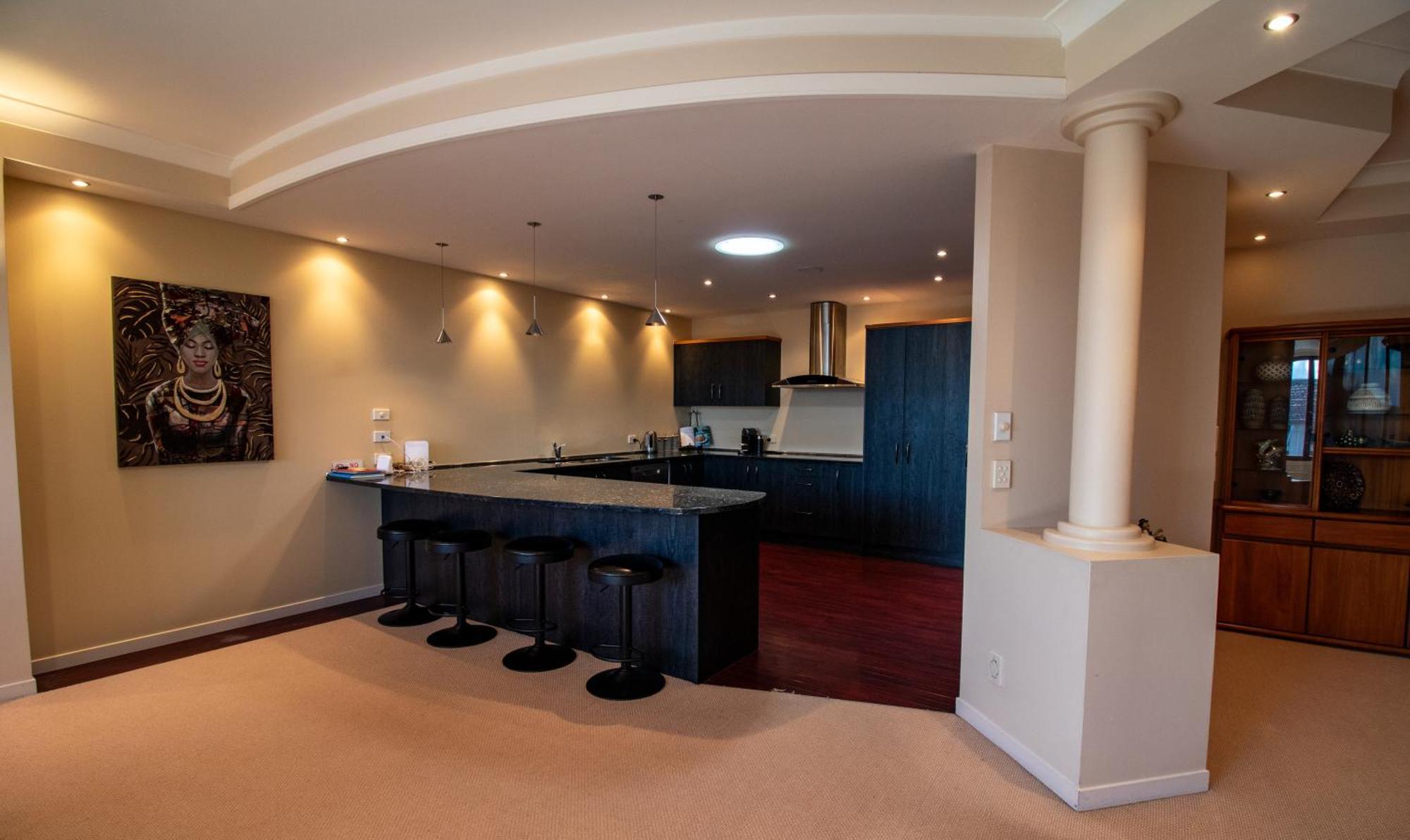 Large Luxury Apartment Located Right In Town Taupomeer Buitenkant foto