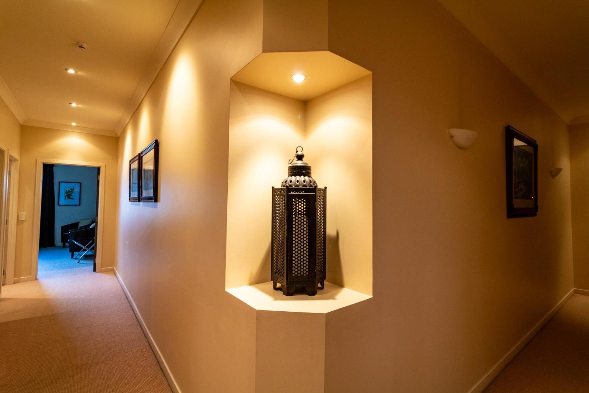 Large Luxury Apartment Located Right In Town Taupomeer Buitenkant foto