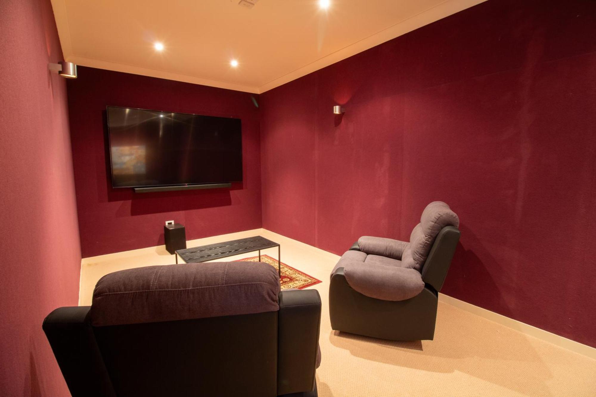 Large Luxury Apartment Located Right In Town Taupomeer Buitenkant foto