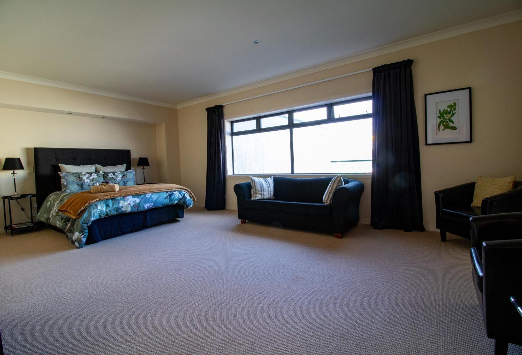 Large Luxury Apartment Located Right In Town Taupomeer Buitenkant foto